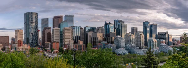 Zicht Calgary Skyline Een Prachtige Voorjaarsavond — Stockfoto