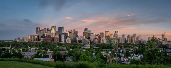 Uitzicht Prachtige Skyline Van Calgary Tijdens Een Prachtige Zonsondergang — Stockfoto