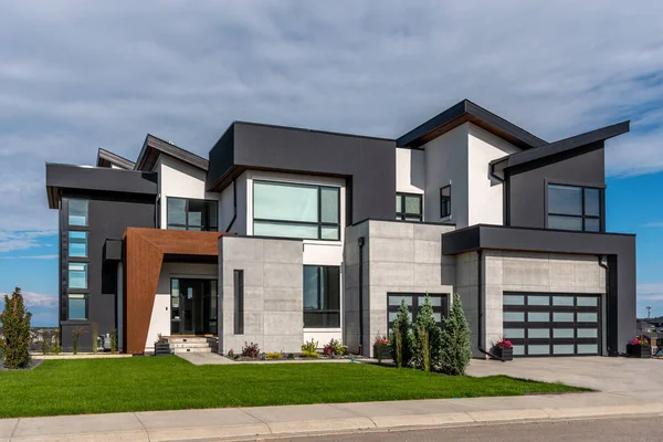 Uitzicht Een Luxe Voorstedelijke Woning Calgary Canada — Stockfoto