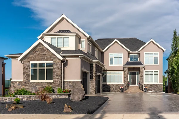 View Luxury Suburban Home Calgary Canada — Stock Photo, Image