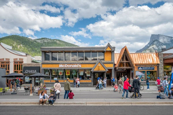 Banff Alberta Temmuz 2020 Yazın Banff Alberta Banff Caddesi Manzarası — Stok fotoğraf