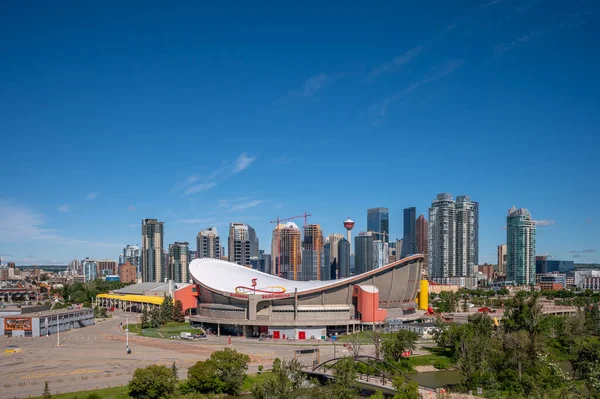Calgary Alberta Lipca 2020 Scotiabank Saddledome Calgary Alberta Lecie Panoramą — Zdjęcie stockowe