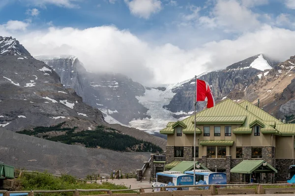 Widok Hotel Columbia Icefields Parku Narodowym Jasper Alberta Kanada — Zdjęcie stockowe