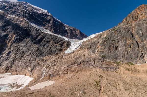 Glaciar Ángel Cuelga Sobre Acantilado Debajo Del Monte Edith Cavell — Foto de Stock