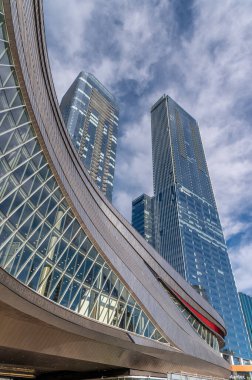 Edmonton, Alberta - 7 Ağustos 2020: Edmonton Alberta 'daki Ice District, Rogers Place arenası da dahil.