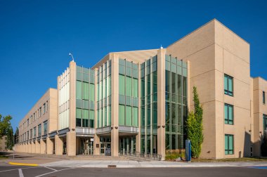 Calgary 'deki Mount Royal Üniversitesi Kampüsü' nün dışındaki binalar..