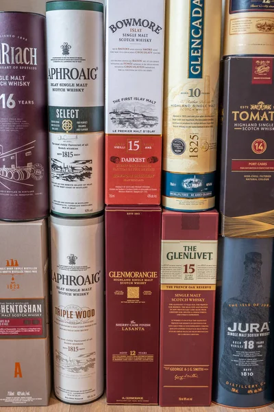 Különböző Scotch Whisky Bemutató Dobozok Egymásra Hogy Hozzon Létre Egy — Stock Fotó