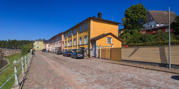 Rua Uma Cidade Europeia Longo Edifícios Residenciais — Fotografia de Stock