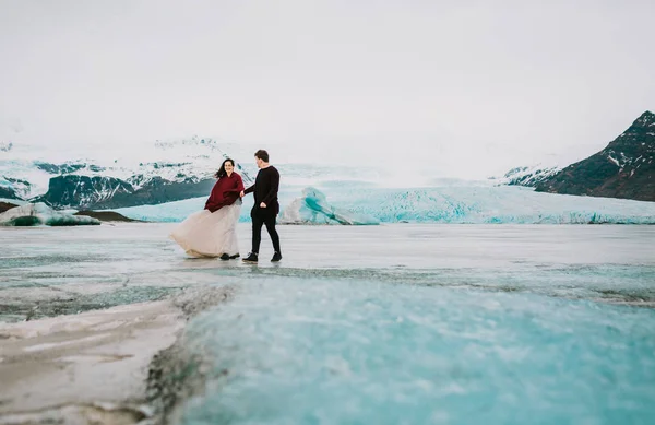 Islande Mariage dans la lagune des glaciers. Mariage extérieur — Photo