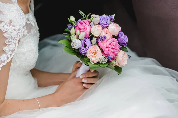 Flores de boda ramo de novia —  Fotos de Stock