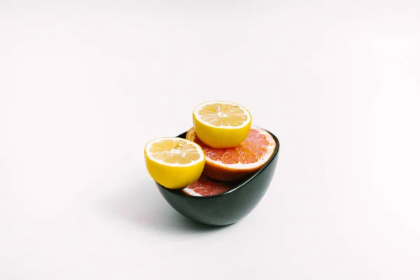 Fruit Background Colorful Fresh Lemons Grapefruit Black Plate White Table — Stock Photo, Image