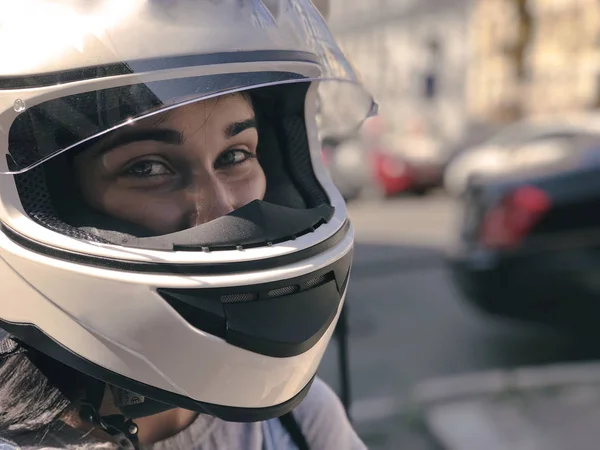 Chica Del Casco Retrato Una Chica Con Casco Hermosa Chica Imágenes de stock libres de derechos