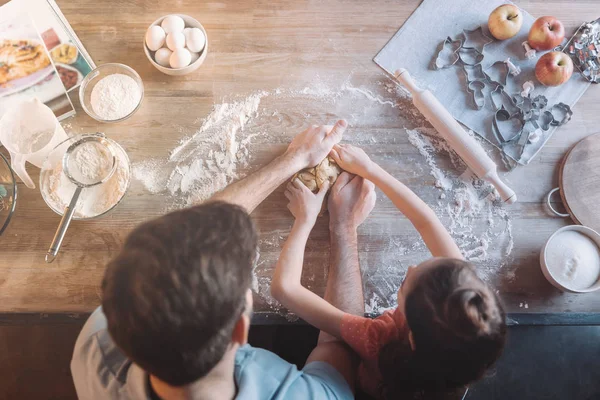 Overhead View Father Daughter Kneading Dough Together — Stock Photo, Image