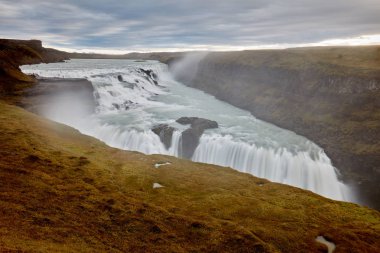 İki düzeyli Gullfoss şelale, Icelands altın yüzük