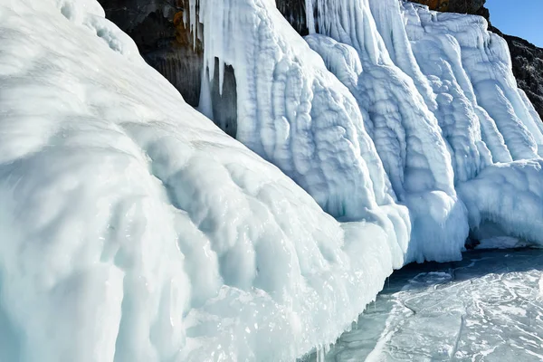 Lago Baikal Inverno Bela Ilha Rochosa Fundo Céu Azul Gelo — Fotografia de Stock