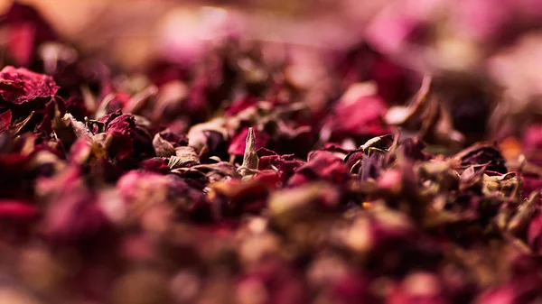 花茶由粉红色花瓣和石榴花制成 特写背景 — 图库照片