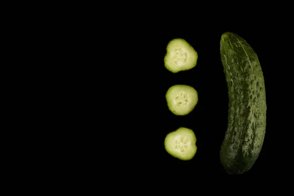 Naadloos Patroon Met Groene Verse Komkommer Voedsel Collage Zwarte Achtergrond — Stockfoto