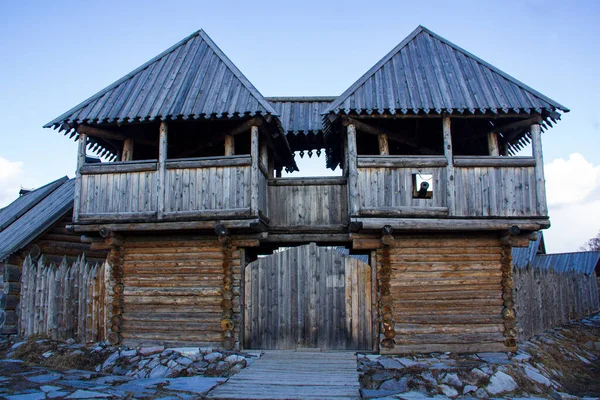 세기에서 세기에 목재로 러시아의 스트렐 오스트 — 스톡 사진
