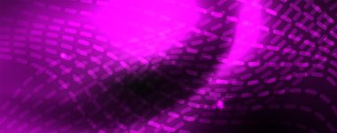 Karanlıkta dumanlı parlayan dalgalar. Neon renkli ışık ve dalgalı çizgiler ile koyu soyut arka plan. Vektör