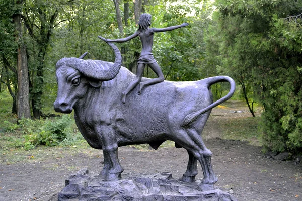 Památník Buffalo Chlapce Který Seděl Něm — Stock fotografie
