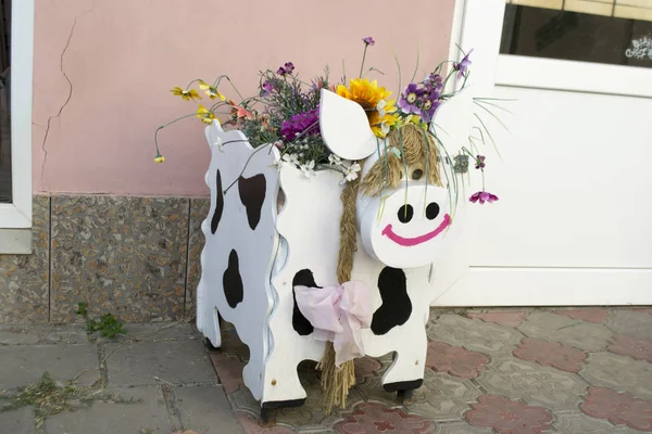 Neobvyklý Květinový Hrnec Formě Krávy — Stock fotografie