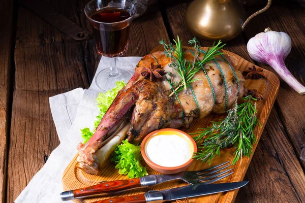ızgara kuzu omuz ove içinde kızarmış rosemary ile