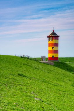 Doğu Frisian kıyısındaki güzel bir deniz feneri