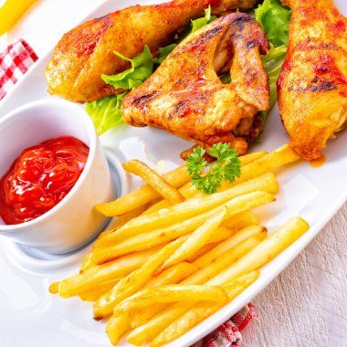 Taze ve gevrek rustik domuz eti ızgara sopa