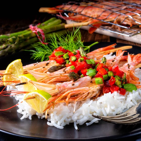 Grilled Red Argentine Shrimps Red Salsa Green Asparagus — Stock Photo, Image