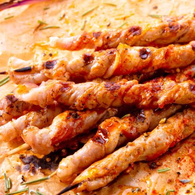 Taze ve gevrek rustik domuz eti ızgara sopa