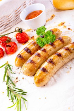 lezzetli domuz sucuğu ketçap ve taze rulo