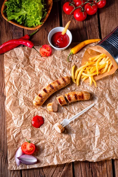 Rusztikus Bratwurst Pommes Forró Ketchuppal — Stock Fotó