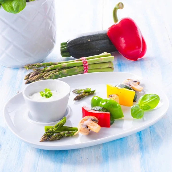 Vegetabiliska Shashlik Vegetariskt Med Yoghurt Vitlökssås — Stockfoto