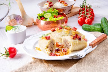 Lezzetli Cepelinai geleneksel Litvanya ve Polonya mutfağı