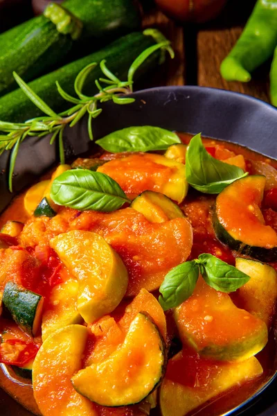 Vegetáriánus Ratatouille Friss Zöldségek Fűszernövények — Stock Fotó