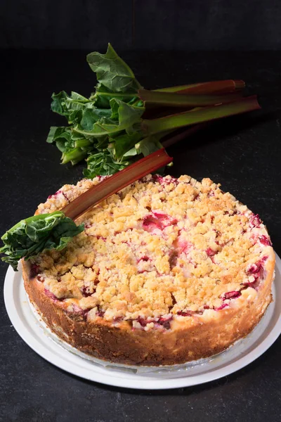 delicious summery rhubarb cake with crumble