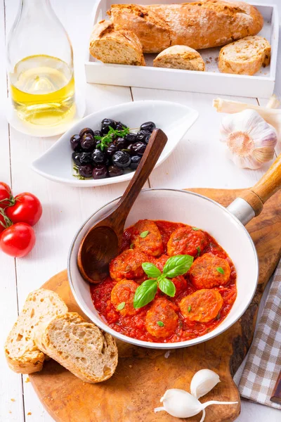 Mini Polpette Forno Salsa Pomodoro Con Foglie Basilico — Foto Stock