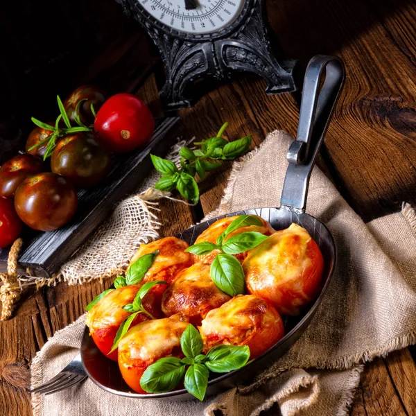 Tomates Rellenos Arroz Queso Del Horno —  Fotos de Stock