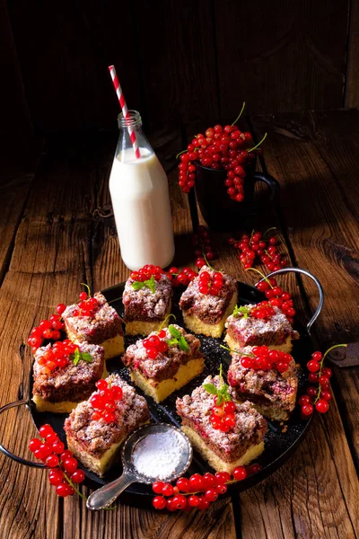 Saftige Schokoladenkuchen Mit Roter Johannisbeere — Stockfoto