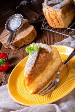 Elma gevrek kabuk - Amerikan elmalı turta ile kaplı.