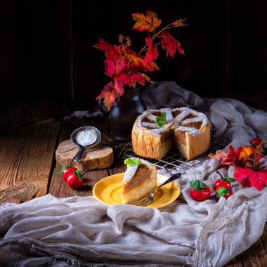 Elma gevrek kabuk ile - kaplı bu Amerikan elmalı turta olduğunu.