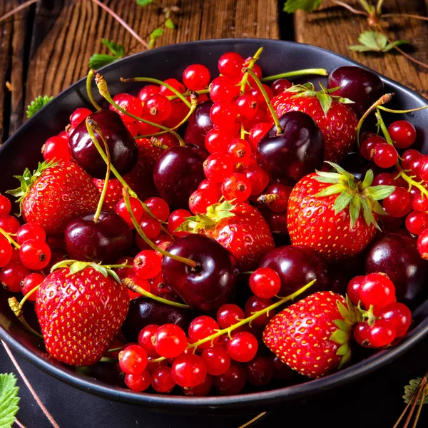Bowl Different Fruits Strawberry Red Currant Cherry — Stock Photo, Image