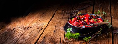 Olgun hububat güzel görünümünü hemen önce hasat büyük sahada