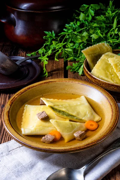 Vista Ravvicinata Delizioso Originale Svevo Maultaschen Con Ripieno Tradizionale — Foto Stock