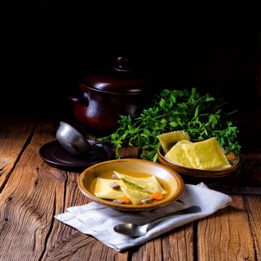 Lezzetli Swabian orijinal! Maultaschen geleneksel dolgulu