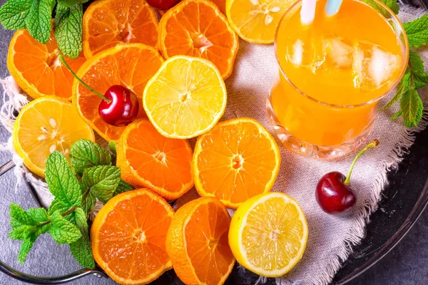 Jus Orange Fraîchement Pressé Avec Glace Verre — Photo