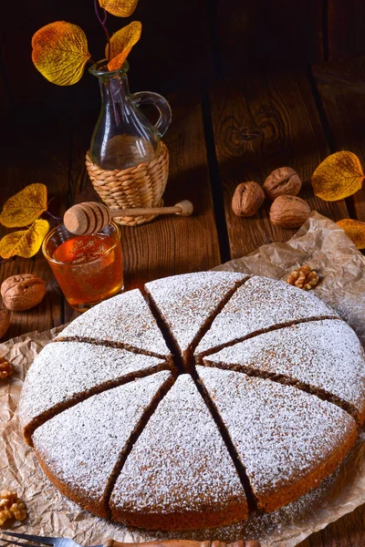Свежий Вкусный Осенний Ореховый Торт Медом — стоковое фото