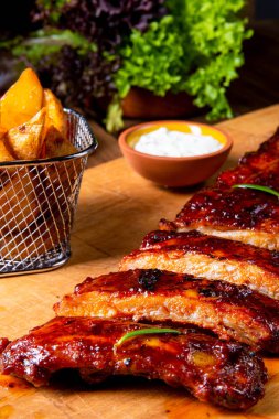 Kömür üzerinden yedek kaburga Barbekü ızgara