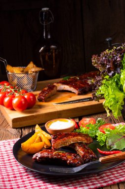 Kömür üzerinden yedek kaburga Barbekü ızgara