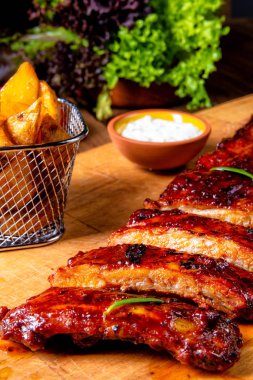 Kömür ızgarasından pirzola.